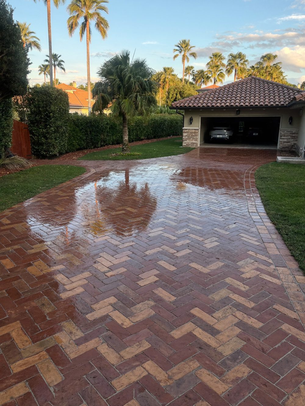 Wet-look sealed herringbone driveway